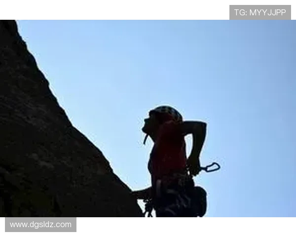 攀岩精神的力量：深入解析广州攀岩队员的心理素质与挑战