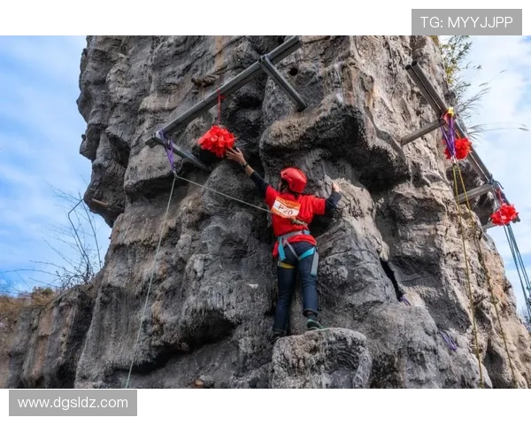 重庆攀岩队的团队协作之道:挑战极限与团结的完美结合 重庆攀岩队的团队协作之道:挑战极限与团结的完美结合