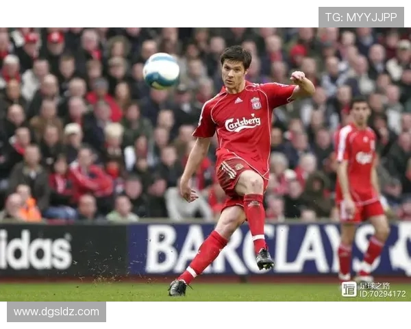 探寻世界顶级足球运动员成长历程与技战术风格特点深度解析全面展示