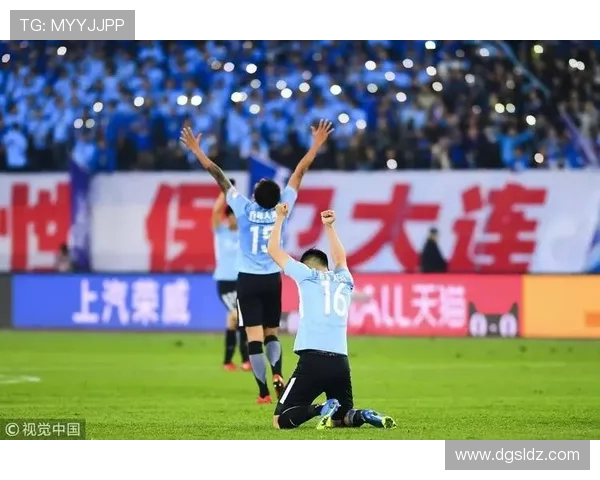 大连一方迎战亚泰争夺积分大战球迷期待精彩对决与激情时刻